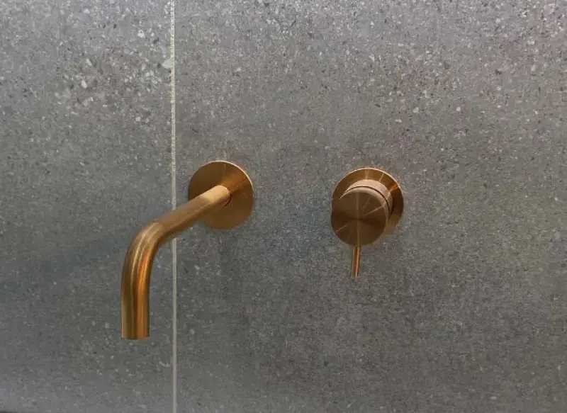 Waterevolution Flow Inbouw Wastafelkraan PVD Geborsteld Koper met uitloop 25 cm T116CPE-25