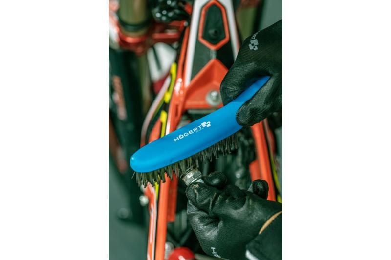 Hoegert Stalen draadborstel met vier rijen stalen draden. 1208960281