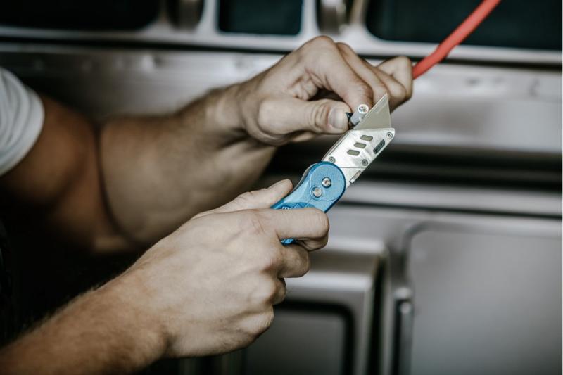 Hoegert Mes met een nuttig lemmet van aluminium en een SK5 stalen lemmet. 1208960405