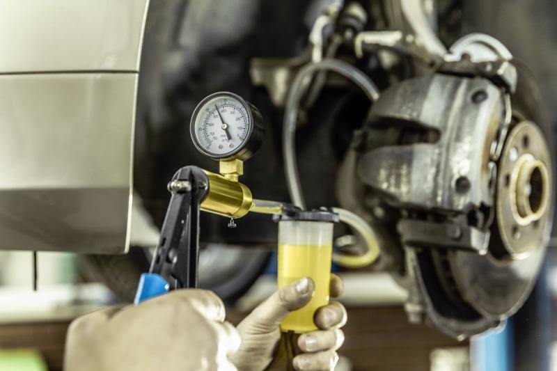 Hoegert Pomp met drukmeter voor remsystemen 16 stuks. 1208962228