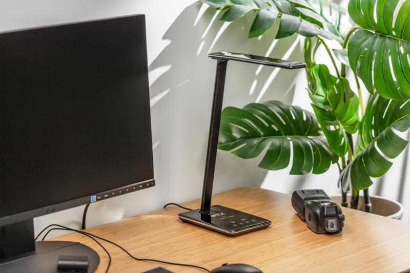 Decor Bureaulamp Tritton 6W 340lm AC220-240V 4-CCT Draadloos Opladen USB PF>0 5 RA>80 zwart 1208962518