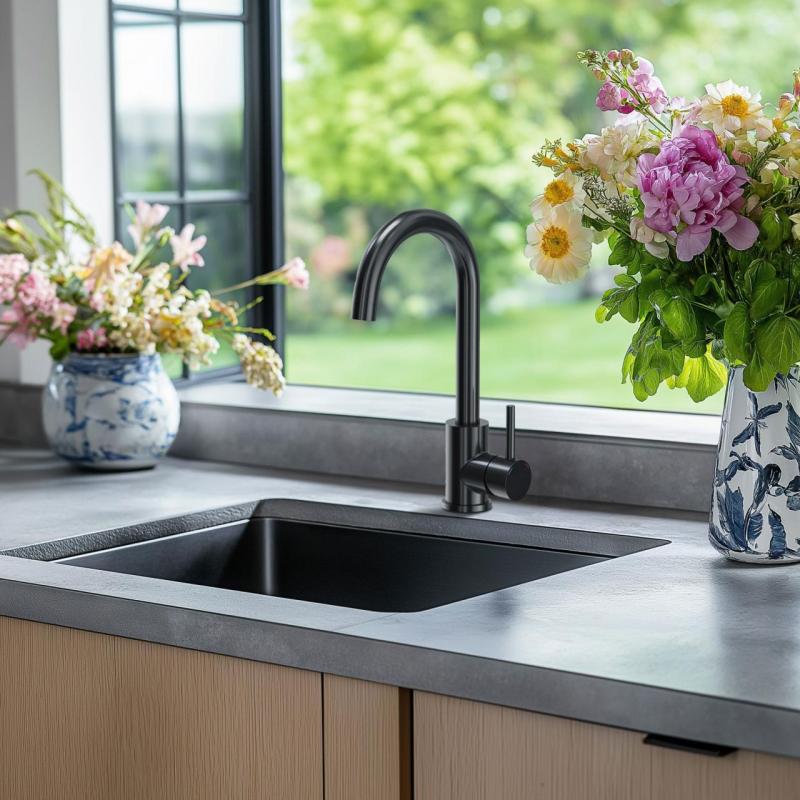 Quadri Coventry RVS keukenmengkraan pvd geborsteld zwart met draaibare uitloop 1208967084